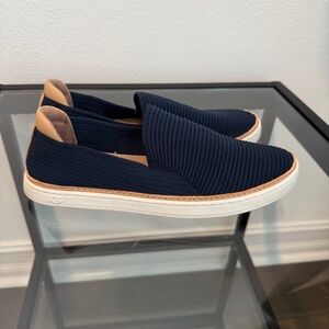 UGG Women’s Sammy Slip-on Sneaker- Navy Blue Rib Knit Size 8